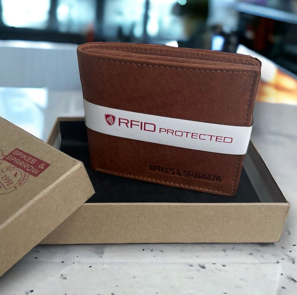 Spikes & Sparrow Thomas Brandy Brown Leather RFID Billfold Wallet 12 Card Slots